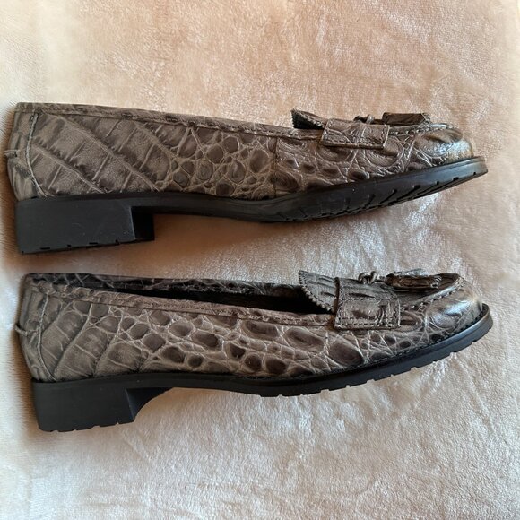 NWOT Talbots Crocodile Embossed Leather Tassle Loafers Womens Size 8 1/2 AA Grey - Picture 3 of 9